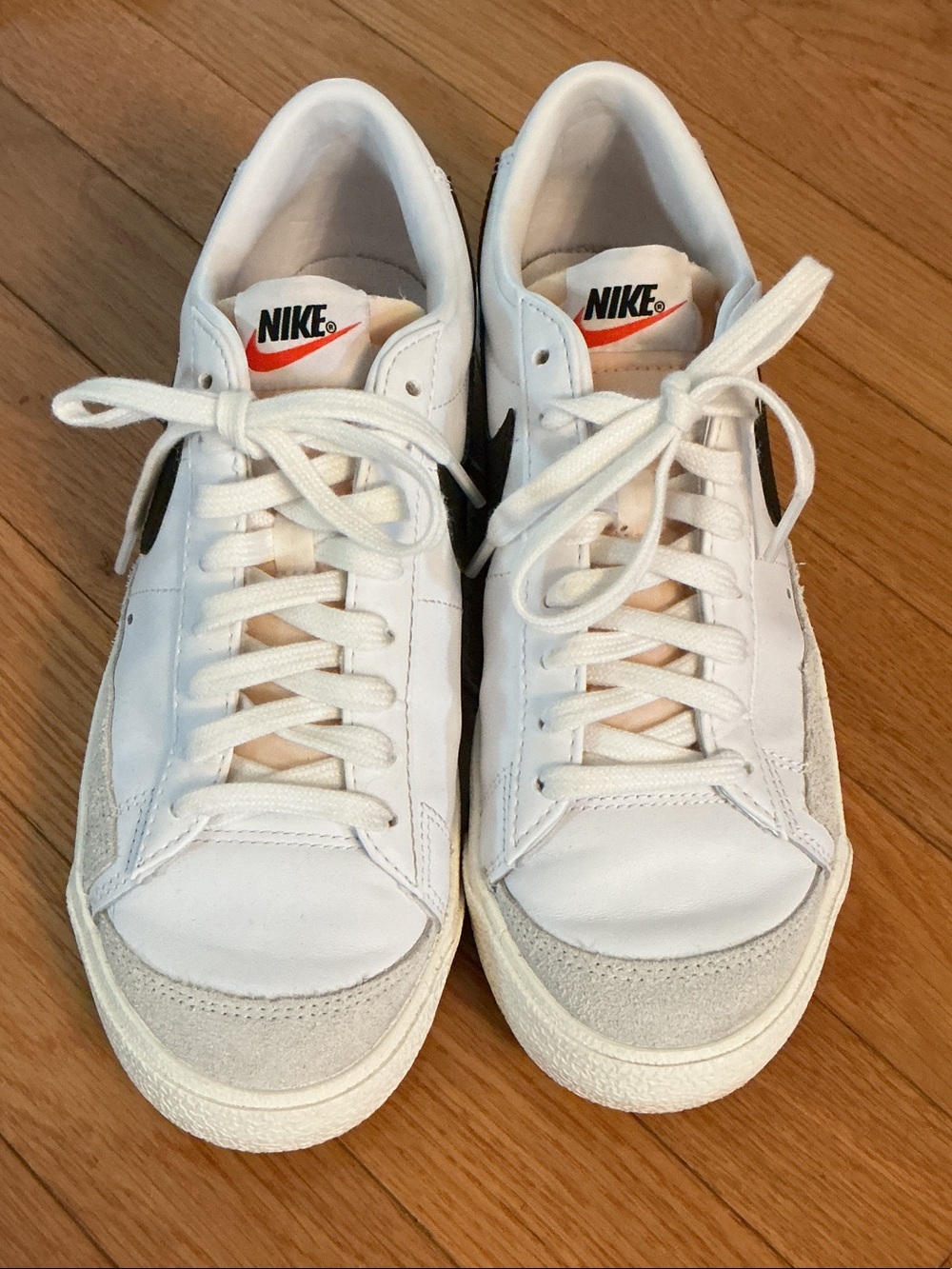 Nike Men’s White and Black Low-Top Sneakers